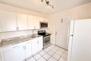 2485 Bayside St, Naples, FL 34112 - Photo 5