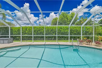 8719 Crest Ln, Fort Myers, FL 33907 - Photo 9