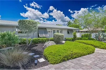 8719 Crest Ln, Fort Myers, FL 33907 - Photo 5