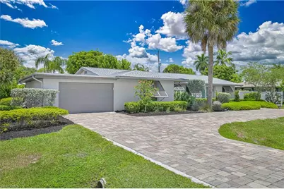 8719 Crest Ln, Fort Myers, FL 33907 - Photo 3
