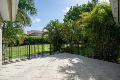 6721 Sloane Pl, Naples, FL 34104 - Photo 15