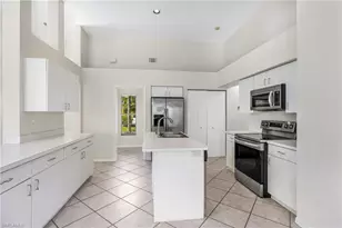 6721 Sloane Pl, Naples, FL 34104 - Photo 9