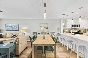 9101 Vanderbilt Dr, Naples, FL 34108 - Photo 9