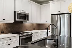 2567 Seychelles Dr, Naples, FL 34112 - Photo 5