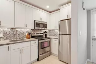 750 Mooring Line Dr, Naples, FL 34102 - Photo 9
