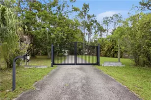 150 Logan Blvd N, Naples, FL 34119 - Photo 49