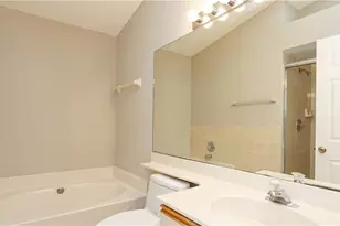 402 Emerald Bay Cir, Naples, FL 34110 - Photo 27