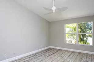 402 Emerald Bay Cir, Naples, FL 34110 - Photo 23