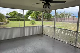 2521 SE 16th Pl, Cape Coral, FL 33904 - Photo 7