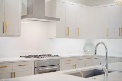 875 6th Ave S #304, Naples, FL 34102 - Photo 9