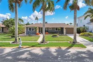 785 Willow Ct, Marco Island, FL 34145 - Photo 1