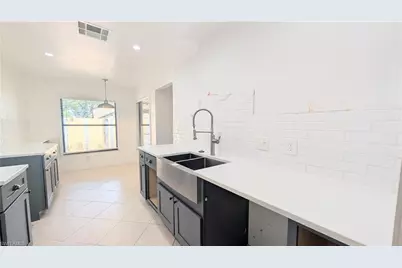 13147 Hampshire Ct, Fort Myers, FL 33919 - Photo 7