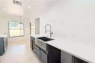 13147 Hampshire Ct, Fort Myers, FL 33919 - Photo 7
