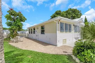 386 Leopard Ln, Naples, FL 34114 - Photo 3