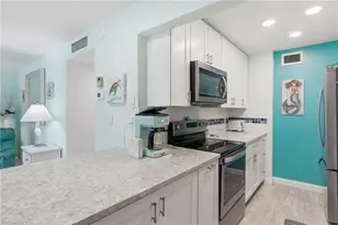 1065 Gulf Shore Blvd N, Naples, FL 34102 - Photo 11