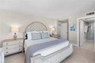 10482 Gulf Shore Dr, Naples, FL 34108 - Photo 21