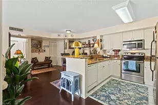 1270 Wildwood Lakes Blvd, Naples, FL 34104 - Photo 7
