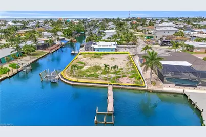 470 Madison Ct, Fort Myers Beach, FL 33931 - Photo 5