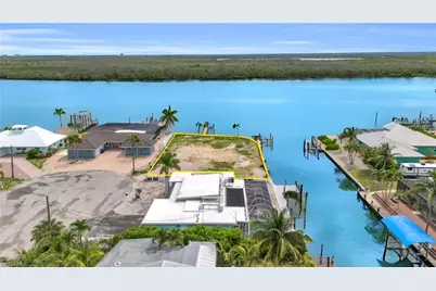 470 Madison Ct, Fort Myers Beach, FL 33931 - Photo 7