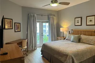 470 Launch Cir, Naples, FL 34108 - Photo 5