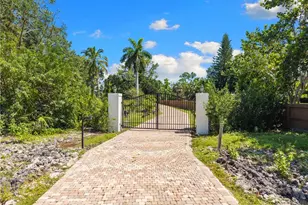 6521 Livingston Woods Ln, Naples, FL 34109 - Photo 3