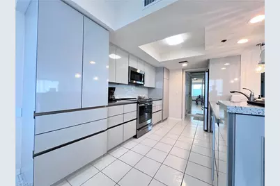 5550 Heron Point Dr #704, Naples, FL 34108 - Photo 5