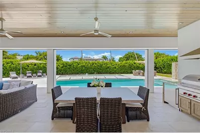 692 Banyan Blvd, Naples, FL 34102 - Photo 9