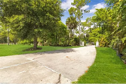 1030 21st St SW, Naples, FL 34117 - Photo 9