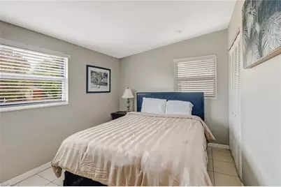2140 Harbor Ln, Naples, FL 34104 - Photo 17