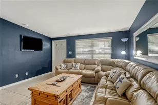 2140 Harbor Ln, Naples, FL 34104 - Photo 5