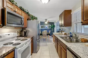 2140 Harbor Ln, Naples, FL 34104 - Photo 9