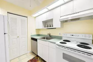 8041 S Woods Cir, Fort Myers, FL 33919 - Photo 21