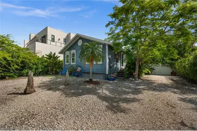105 W Hilo St, Naples, FL 34113 - Photo 27