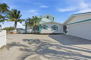 266 Curlew St, Fort Myers Beach, FL 33931 - Photo 5