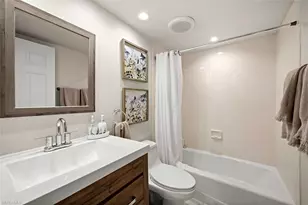 9103 Vanderbilt Dr, Naples, FL 34108 - Photo 19