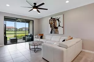 9378 Pocida Ct, Naples, FL 34119 - Photo 3