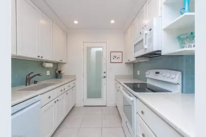 2800 Gulf Shore Blvd N #406, Naples, FL 34103 - Photo 11