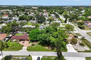 27506 Playa Del Rey Ln, Bonita Springs, FL 34135 - Photo 7