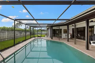 433 Golfview Dr, Naples, FL 34110 - Photo 9