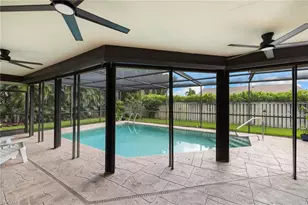 433 Golfview Dr, Naples, FL 34110 - Photo 11