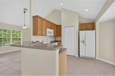 523 SE 25th Ln, Cape Coral, FL 33904 - Photo 9