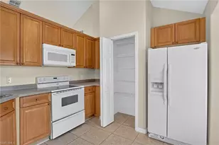 523 SE 25th Ln, Cape Coral, FL 33904 - Photo 7