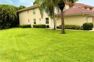 517 Robin Hood Cir, Naples, FL 34104 - Photo 3