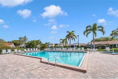 551 Beachwalk Cir, Naples, FL 34108 - Photo 9