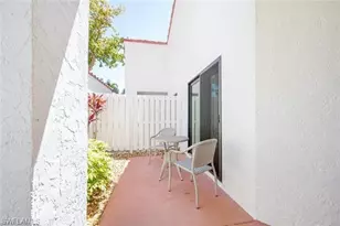 551 Beachwalk Cir, Naples, FL 34108 - Photo 5