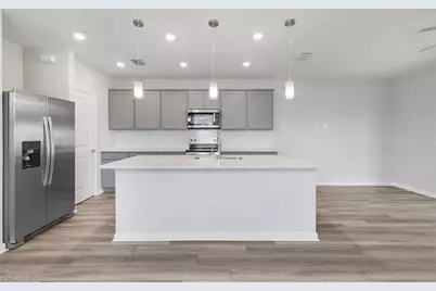 27907 Radiant Ct, Bonita Springs, FL 34135 - Photo 5
