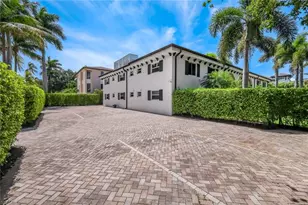 960 7th St S, Naples, FL 34102 - Photo 23