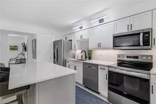 960 7th St S, Naples, FL 34102 - Photo 9