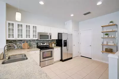 904 Hampton Cir, Naples, FL 34105 - Photo 3