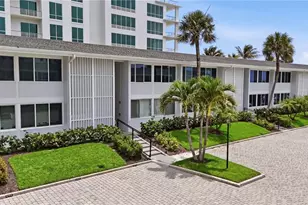1065 Gulf Shore Blvd N, Naples, FL 34102 - Photo 23